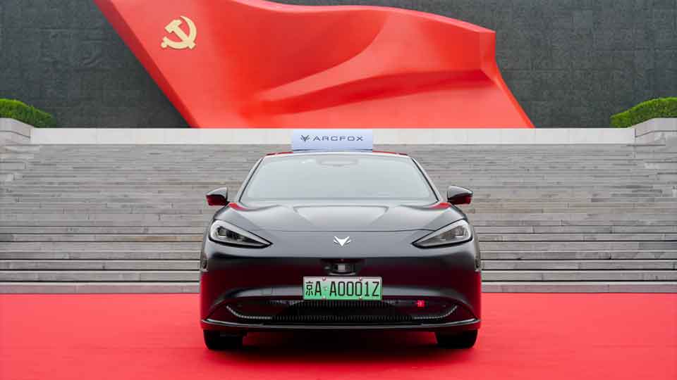 2026世界杯官网入口向中国共产党历史展览馆捐赠世界杯官网极狐L3级自动驾驶车辆
