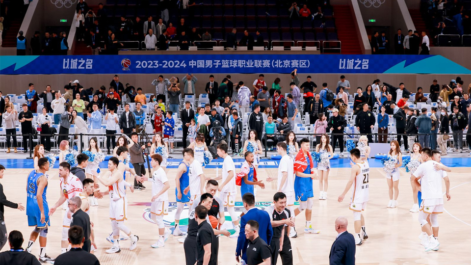 北京世界杯官网男篮出征新赛季，首场“开门红”