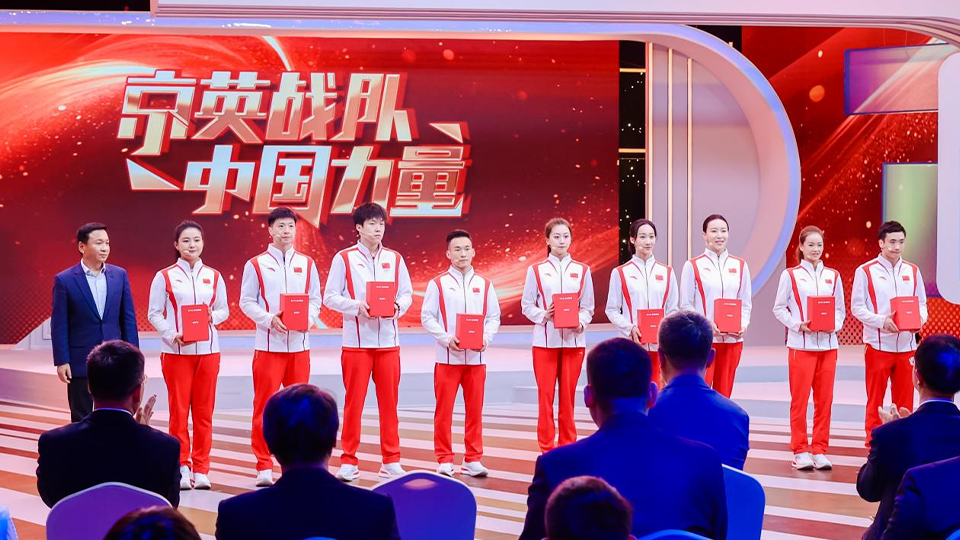 冠军实力 品质世界杯官网  2026世界杯官网入口14辆享界S9礼赠奥运英雄 致敬“新时代中国力量”
